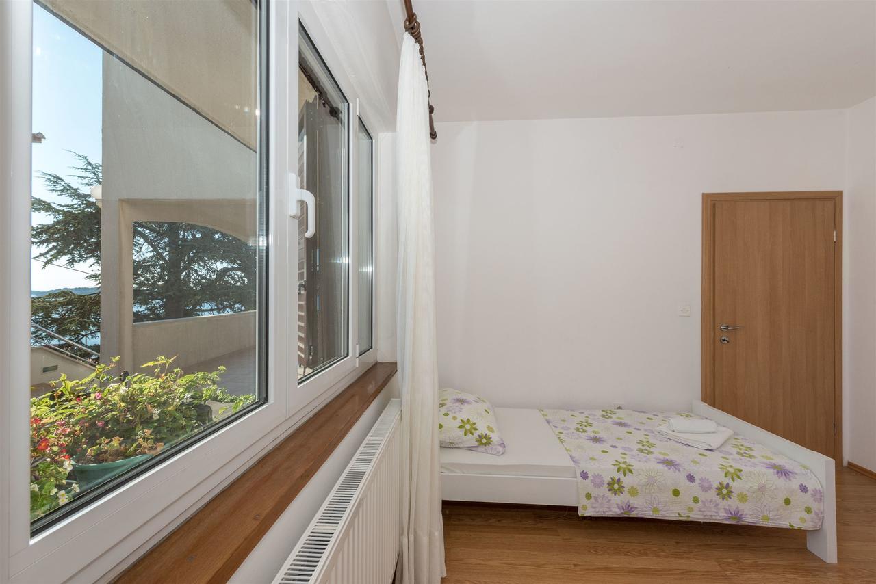Apartments Snjezana Тисно Екстер'єр фото