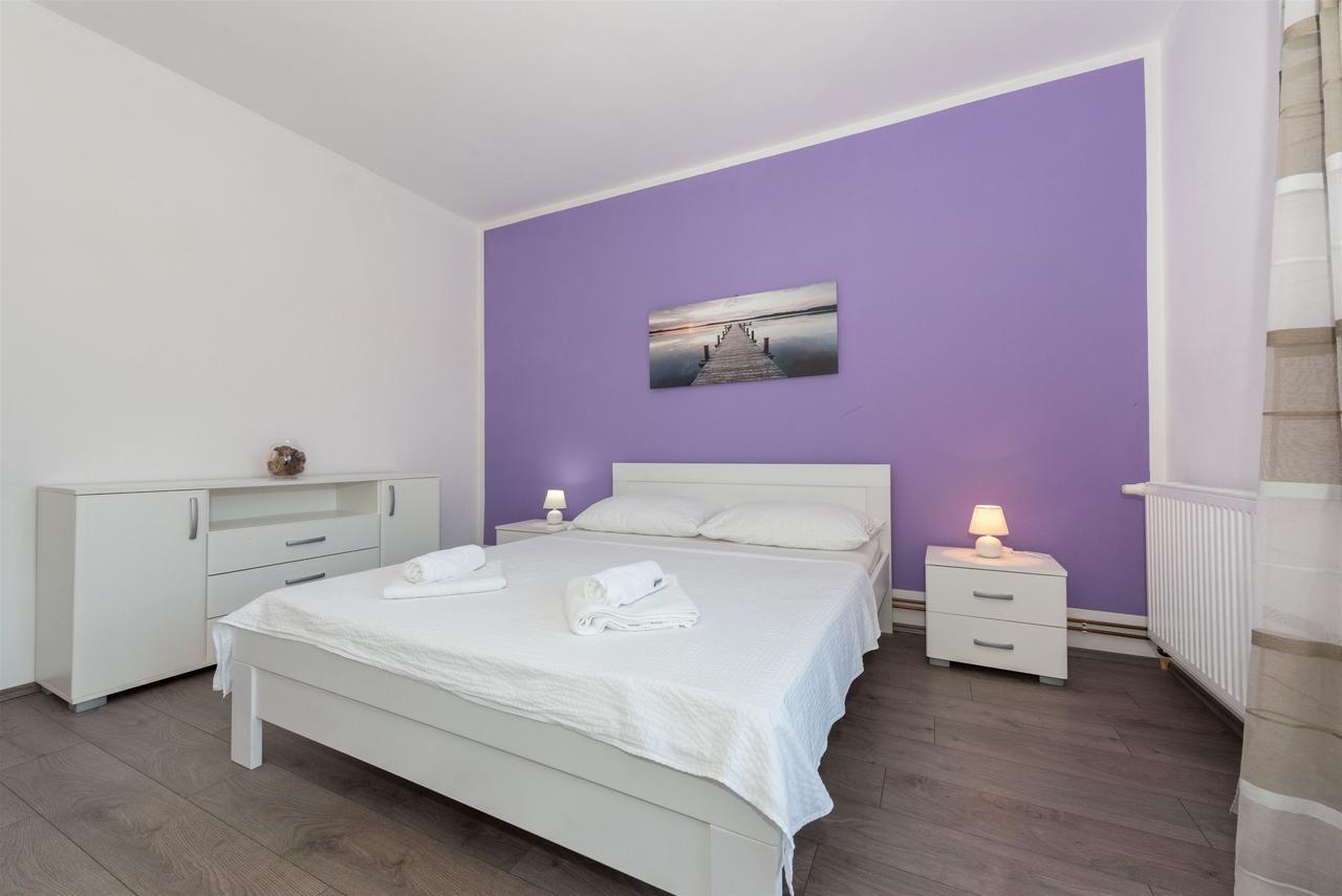 Apartments Snjezana Тисно Екстер'єр фото