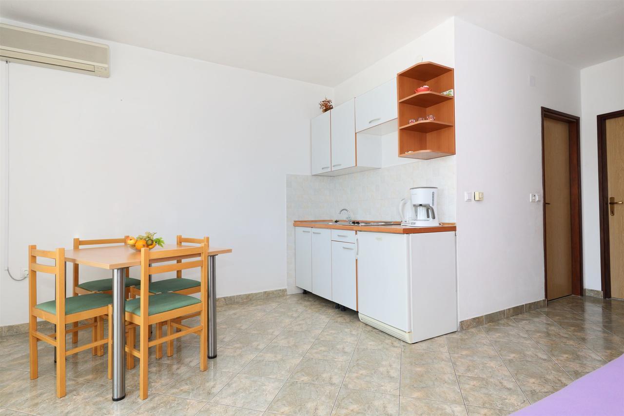 Apartments Snjezana Тисно Екстер'єр фото