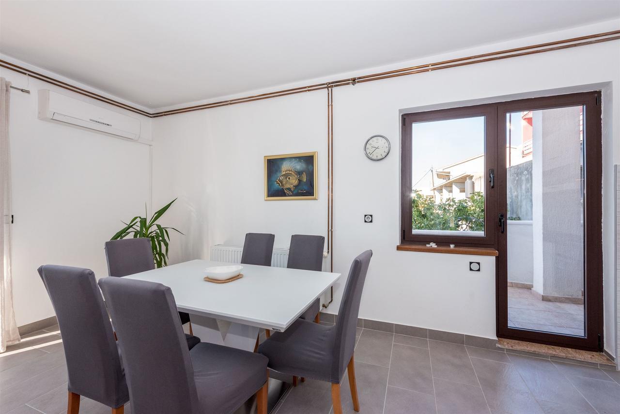 Apartments Snjezana Тисно Екстер'єр фото