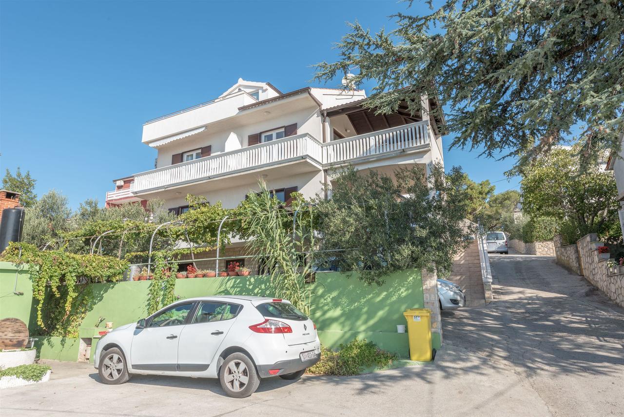 Apartments Snjezana Тисно Екстер'єр фото