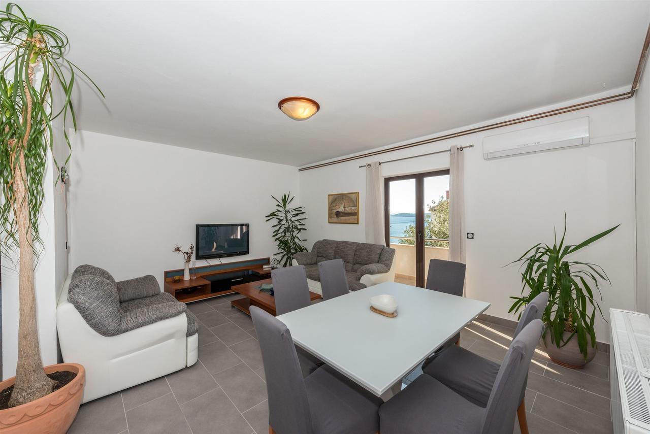 Apartments Snjezana Тисно Екстер'єр фото