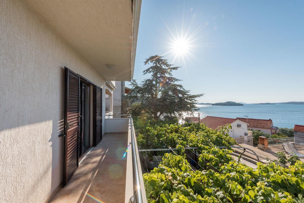 Apartments Snjezana Тисно Екстер'єр фото