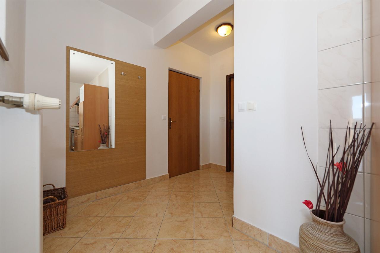 Apartments Snjezana Тисно Екстер'єр фото
