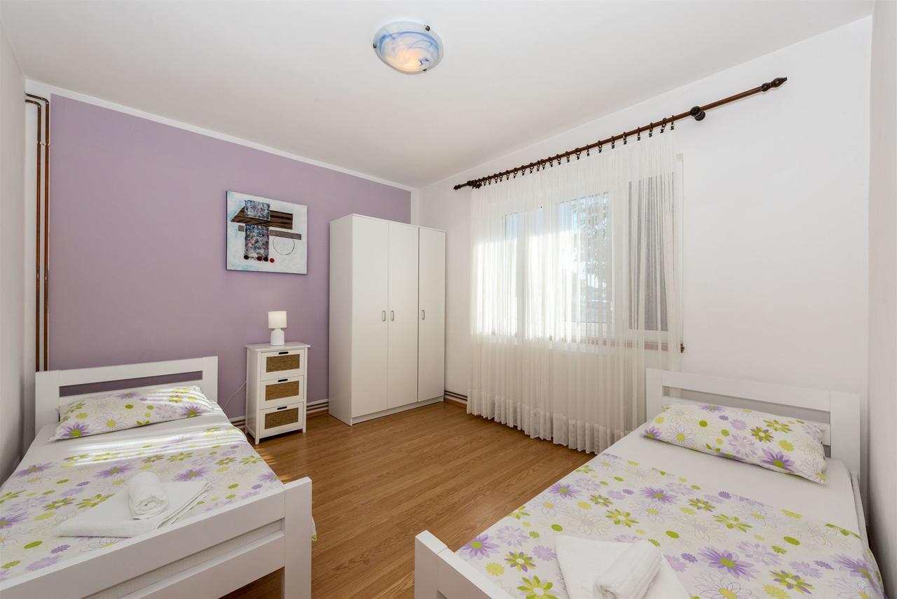 Apartments Snjezana Тисно Екстер'єр фото