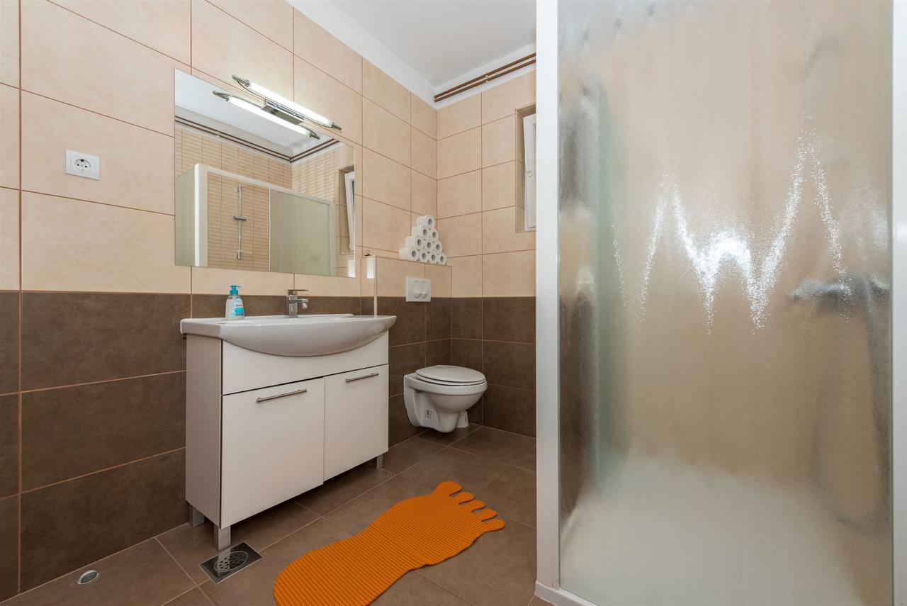 Apartments Snjezana Тисно Екстер'єр фото