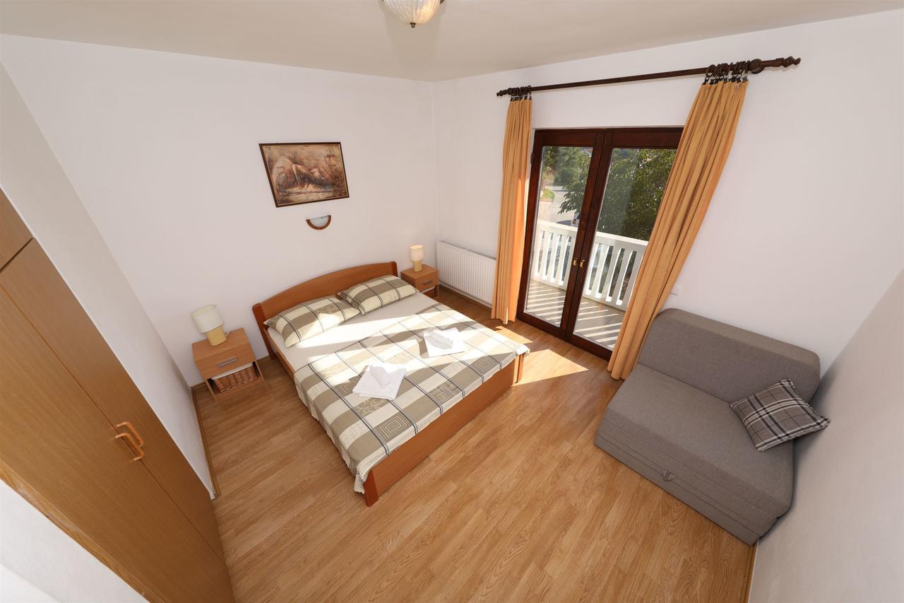 Apartments Snjezana Тисно Екстер'єр фото
