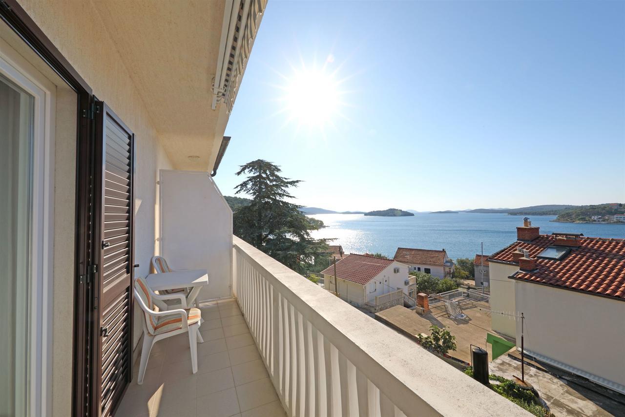 Apartments Snjezana Тисно Екстер'єр фото
