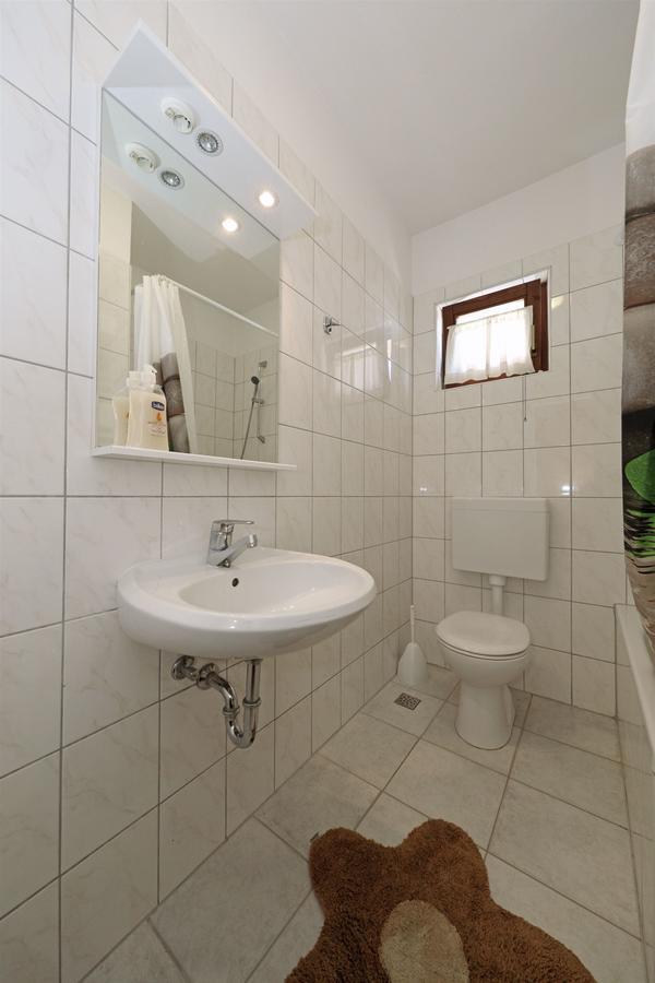 Apartments Snjezana Тисно Екстер'єр фото